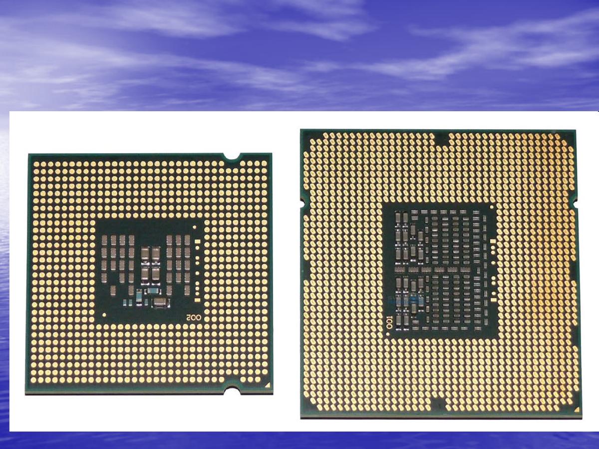 Dva Intel procesory ze spodní strany
